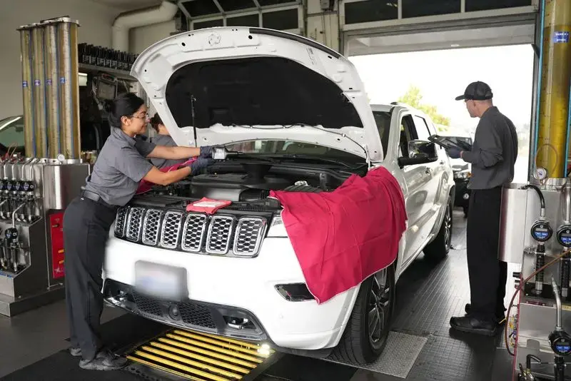 659f1c744e6a45c3da3be7de_oil-change-location-image